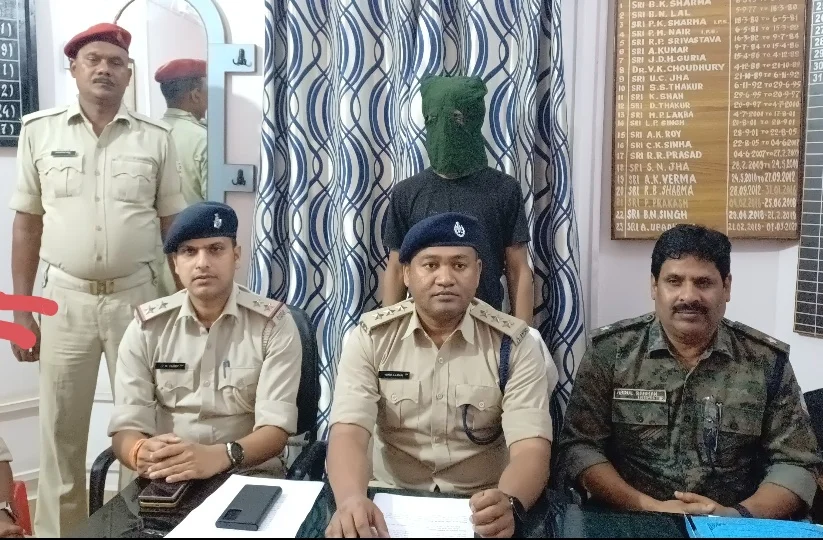 मिहिजाम में युवक को अवैध पिस्तौल और 8 जिंदा गोलियों के साथ गिरफ्तार किया गया।